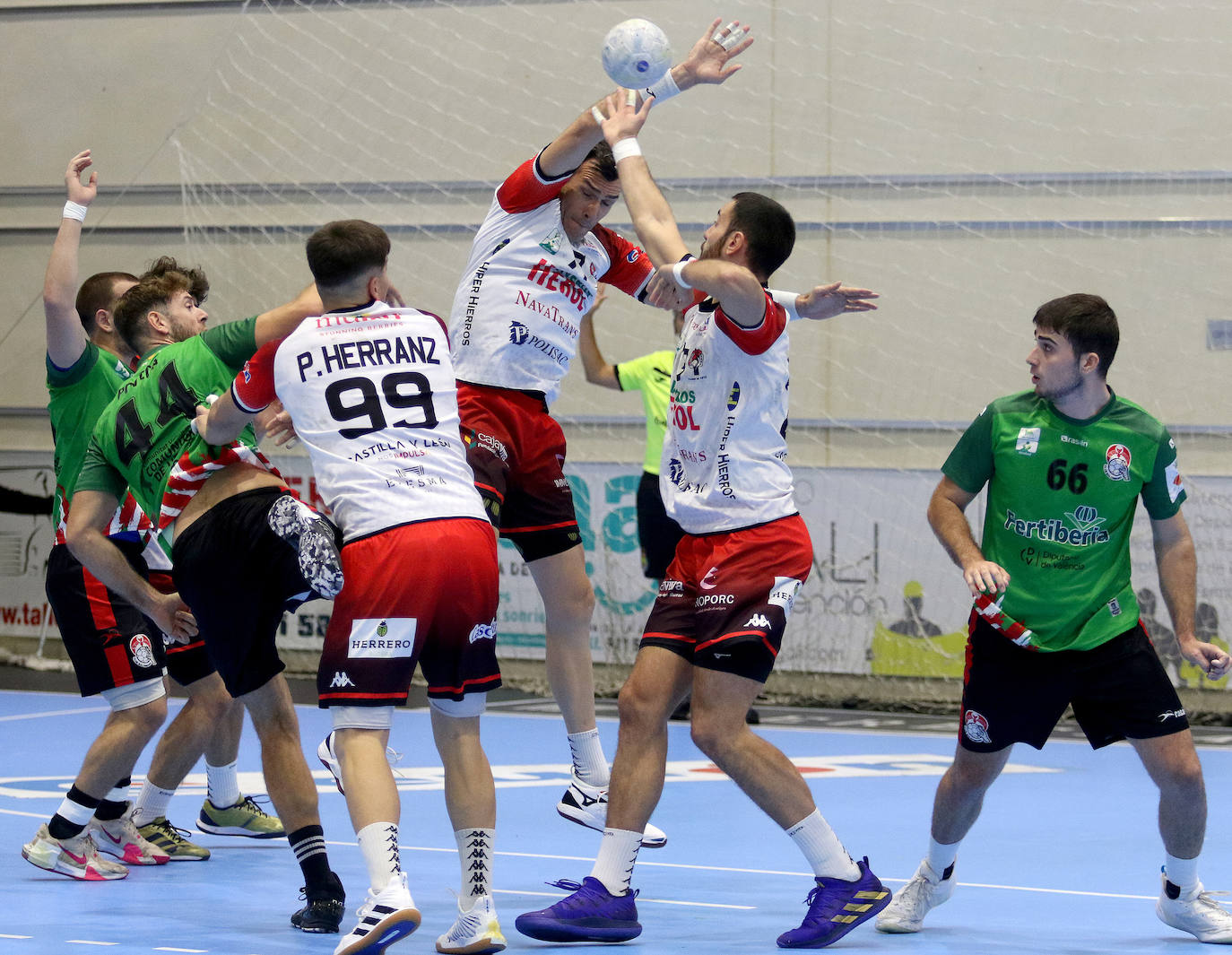 Victoria de Balonmano Nava ante Puerto Sagunto (30-28)