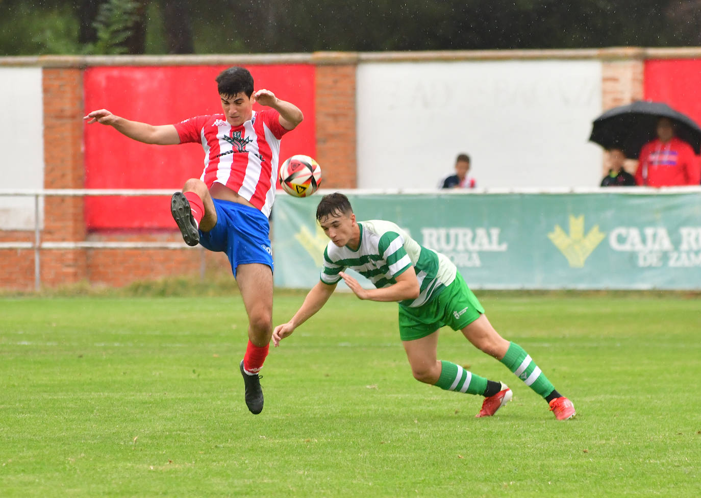 Imágenes del partido del Atlético Tordesillas contra La Virgen del Camino