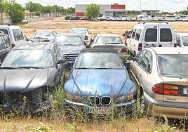 Vehículos decomisados en el depósito municipal.