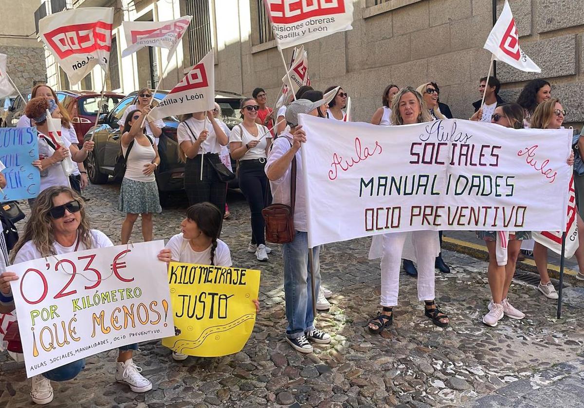 Trabajadoras de las aulas de la Diputación, en una de sus últimas concentraciones.