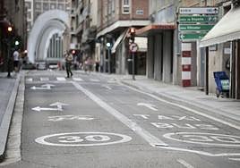 El carril bus-taxi de la calle López Gómez.