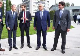 Donald Tusk, Pablo Casado, Antonio Tajani y Alfonso Fernández Mañueco, en la convención del PP en Valladolid en septiembre de 2021.