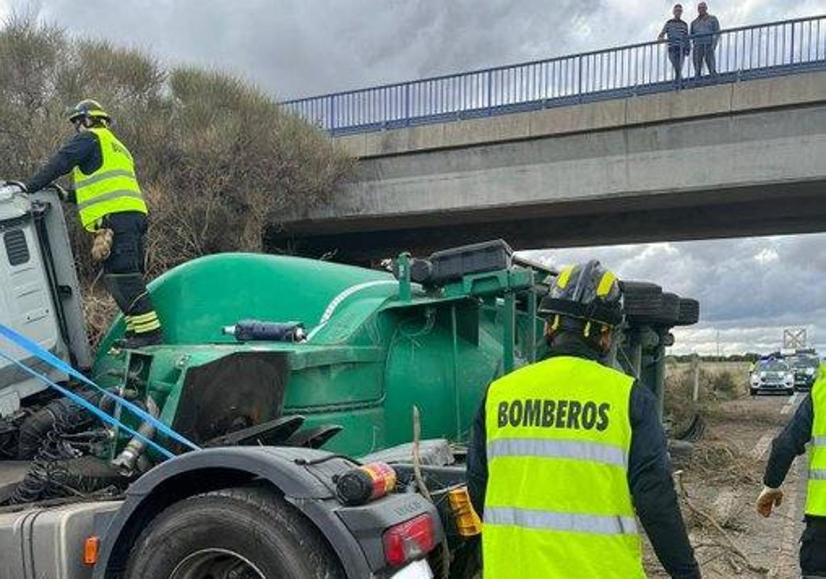 Los bomberos tuvieron que excarcelar al conductor.