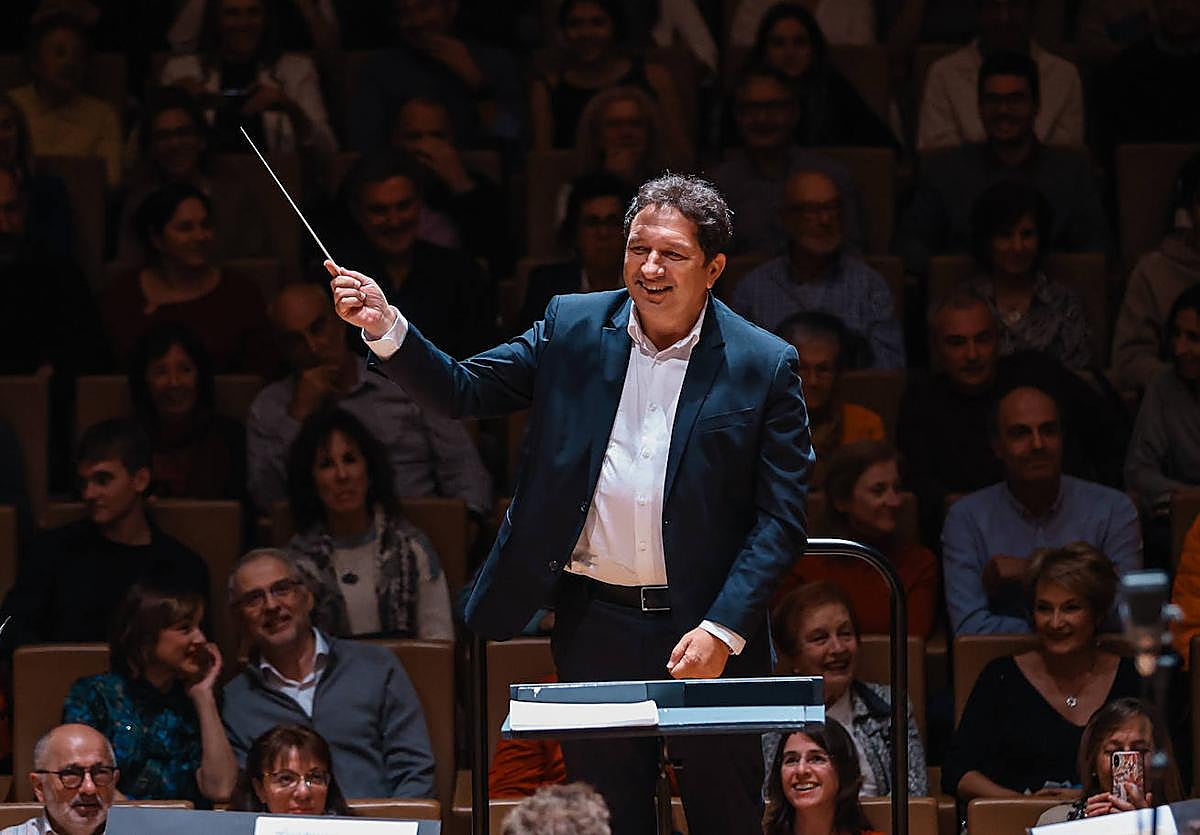 Eusebio Sacristán terminó de director improvisado de la orquesta.
