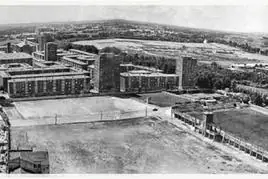 Panorámica de los terrenos en los que se iba a construir una auténtica ciudad deportiva, en torno al estadio municipal, a la derecha de la imagen.