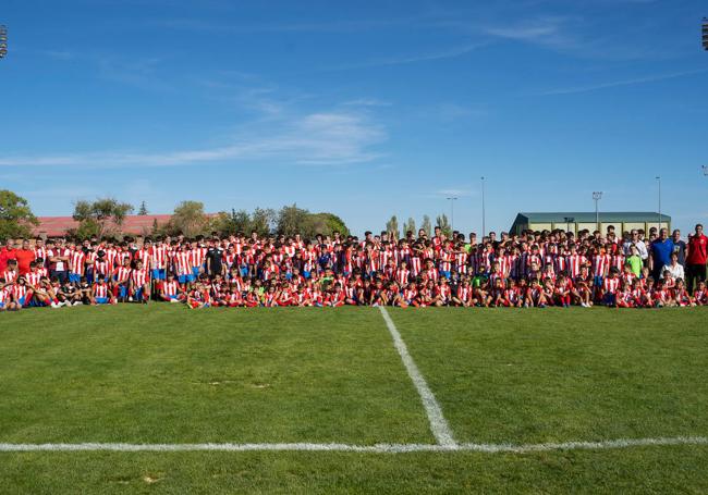 Todos los equipos de la Gimnástica Medinense durante la presentación de la temporada 2023-24.