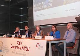 Mesa de salud ósea en el Congreso de la Asociación de Castellano-Leonesa de Urología en el Lecrác.