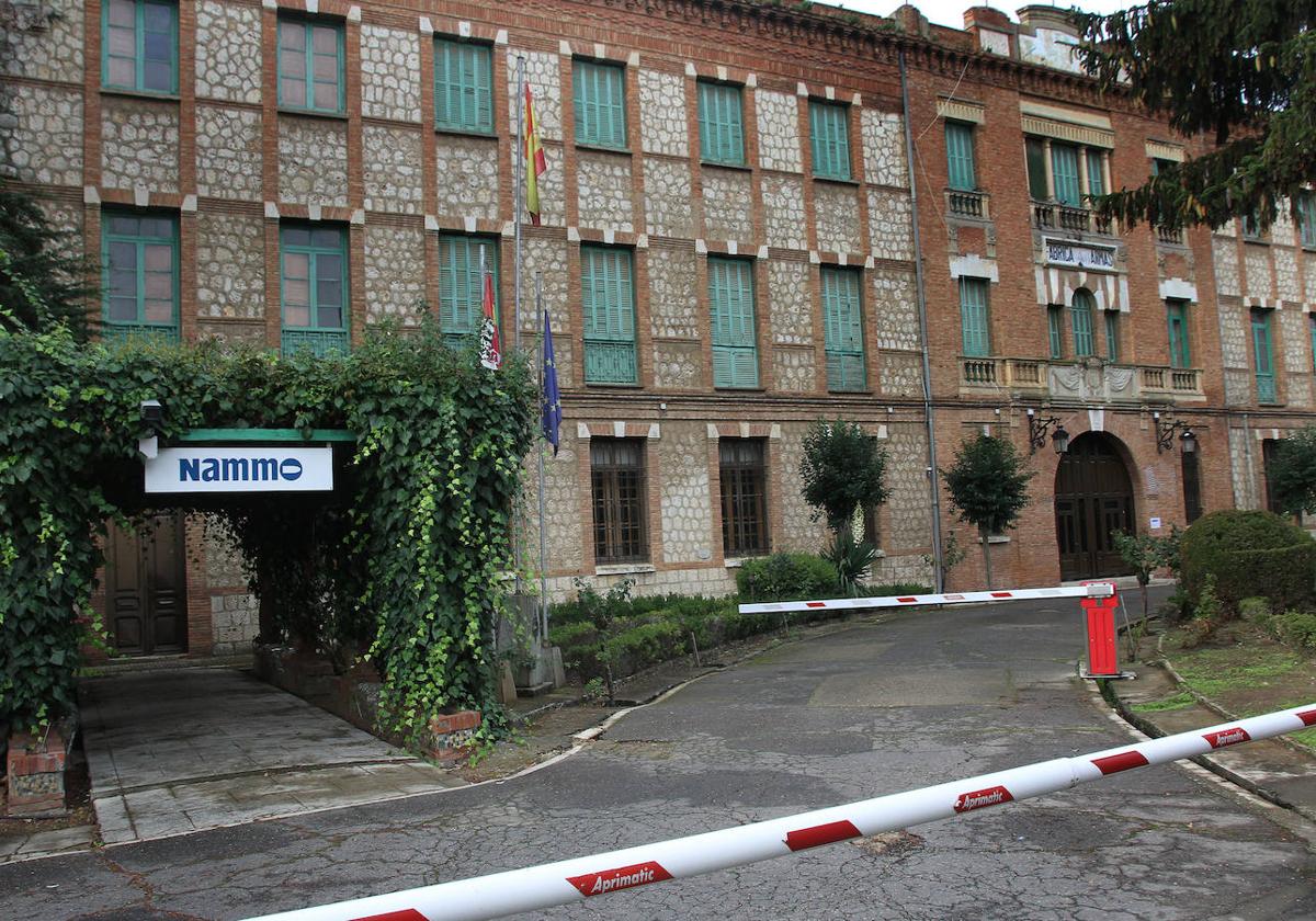 Fachada de la Fábrica de Armas de Palencia.