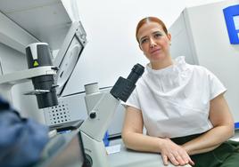 La doctora Laura Senovilla, en las instalaciones de la Unidad de Ensayos Preclínicos de Valladolid.