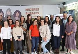Participantes en el Foro de Gadis con responsables de la compañía.