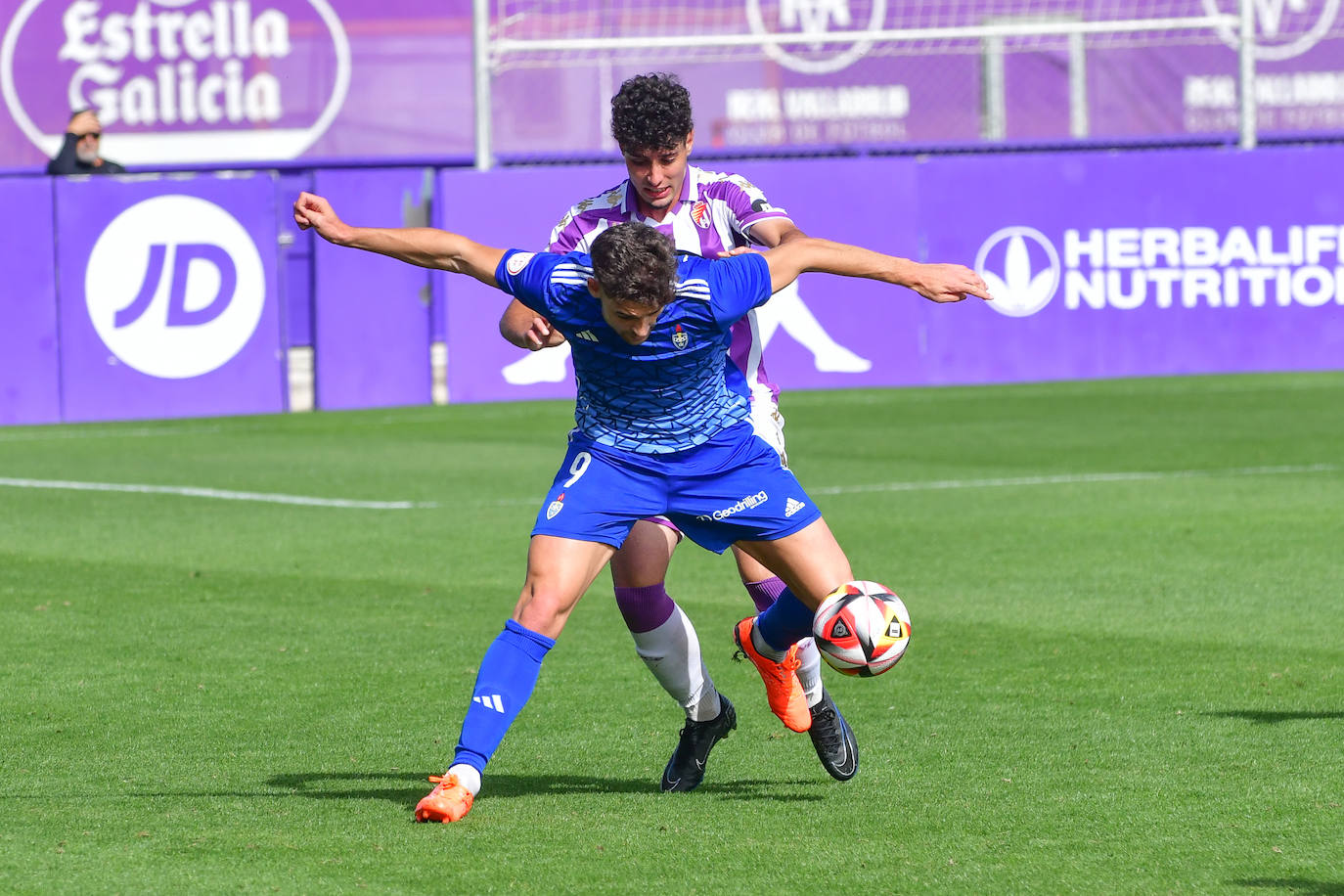 El encuentro entre el Promesas y el Grupo Covadonga, en imágenes