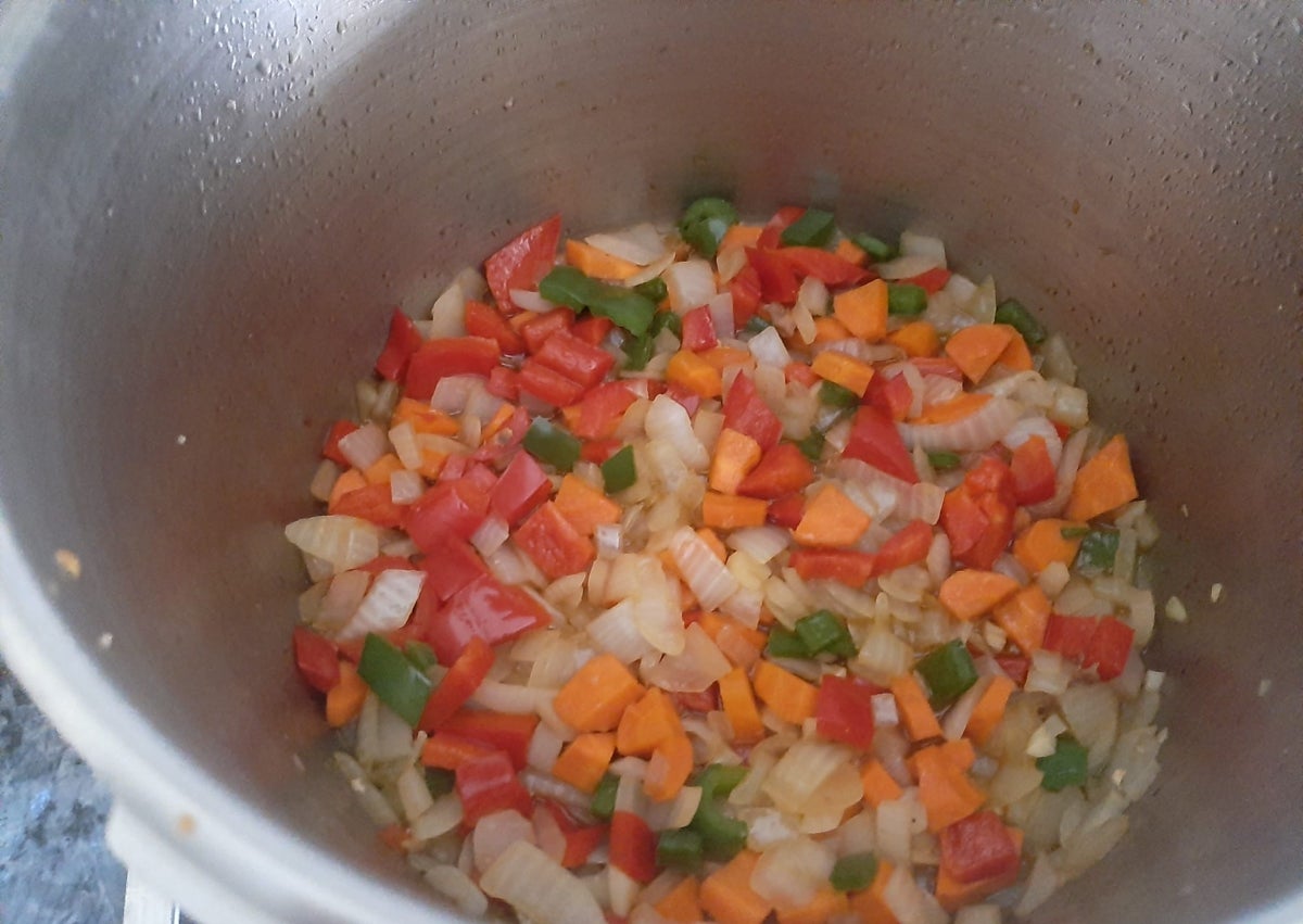 Imagen secundaria 1 - Tonos otoñales en la mesa: pollo en salsa de zanahoria