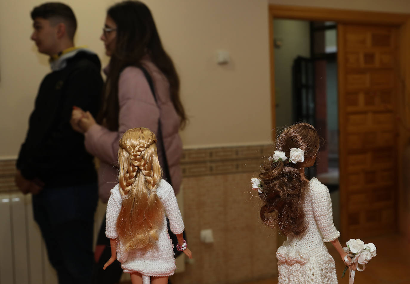 Palencia viste a Barbies a ganchillo