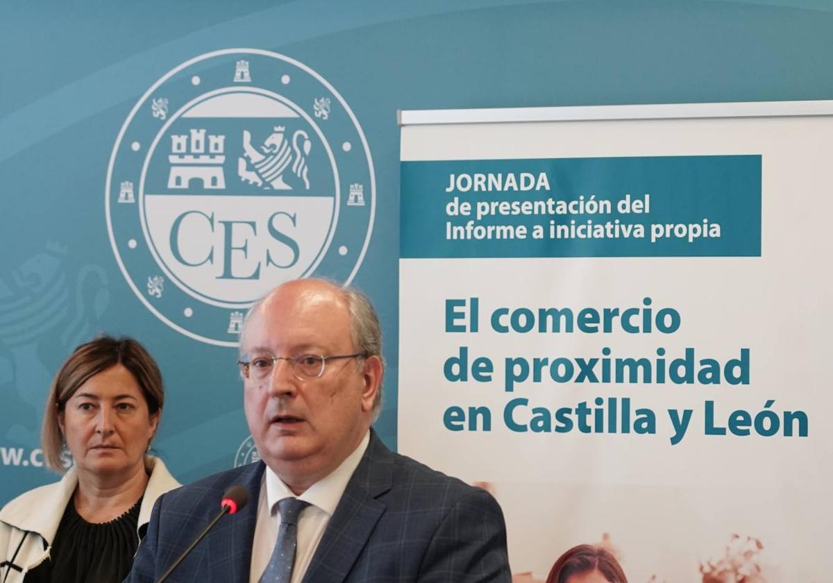 El Presidente del CES, Emilio Cabero, en la presentación del informe.