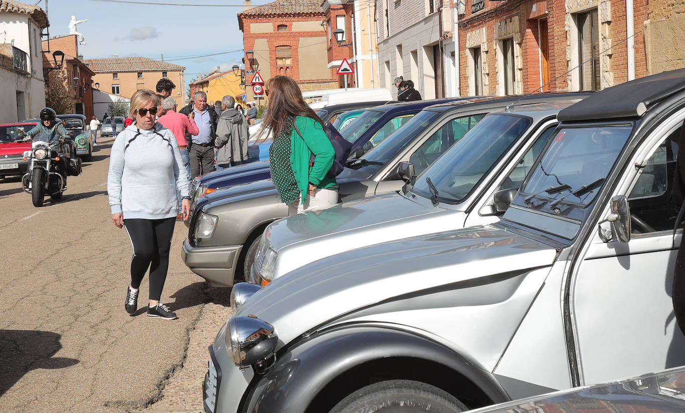 Concentración de coches clásicos en Husillos