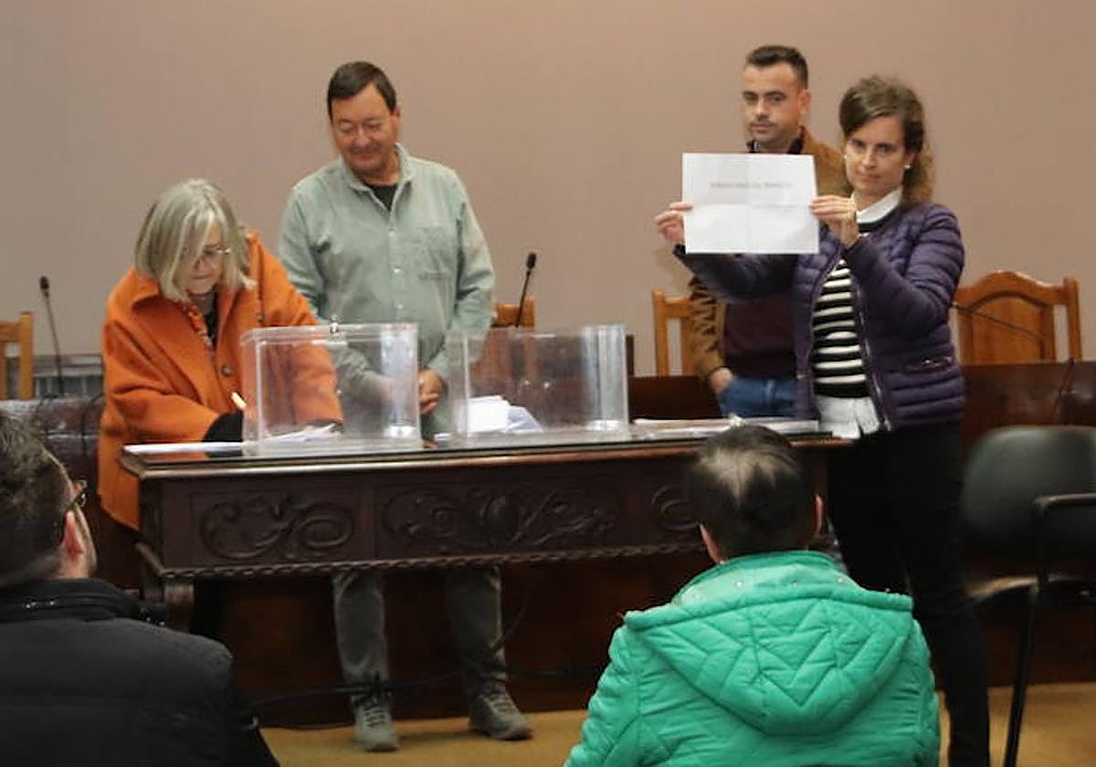 Un momento del sorteo de Niñas Huérfanas.