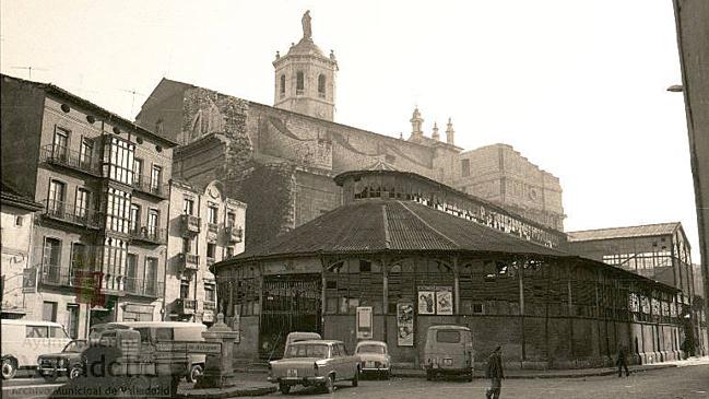 Imagen antes - Exterior e interior del mercado de Portugalete.