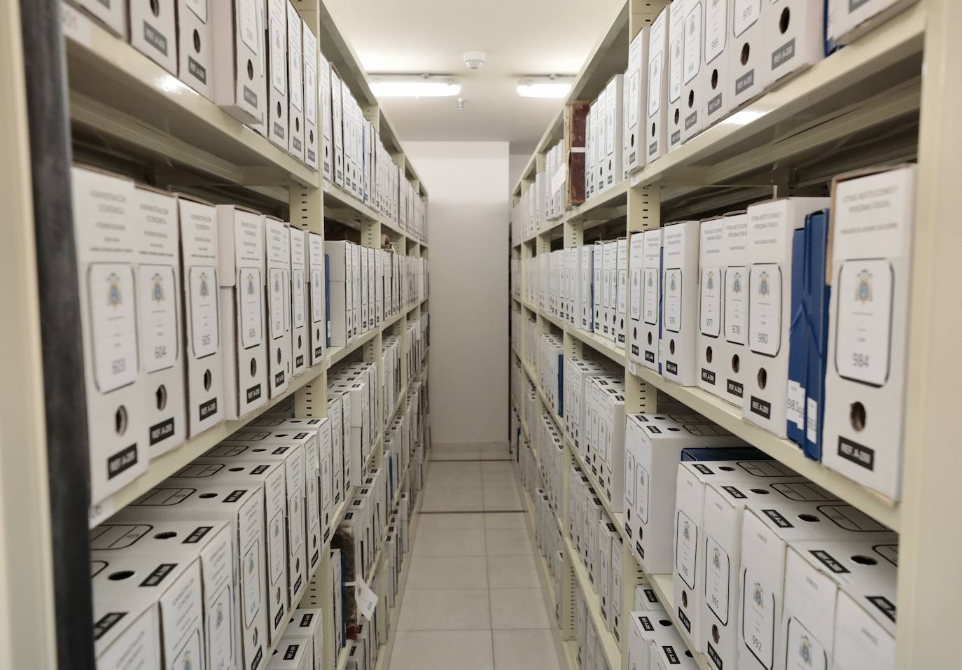 Varias de las cajas qeu contienen los documentos del archivo.