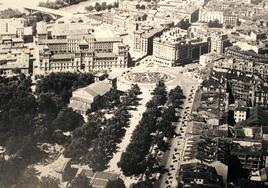 Vista aérea de Recoletos y del picón del Campo Grande que acogía el desaparecido Teatro Pradera.