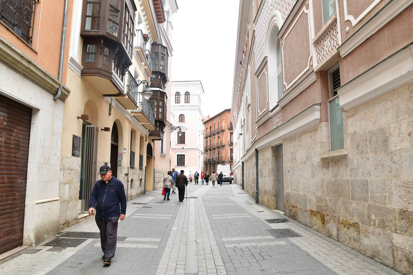 Un paseo en imágenes por la calle San Juan de Dios