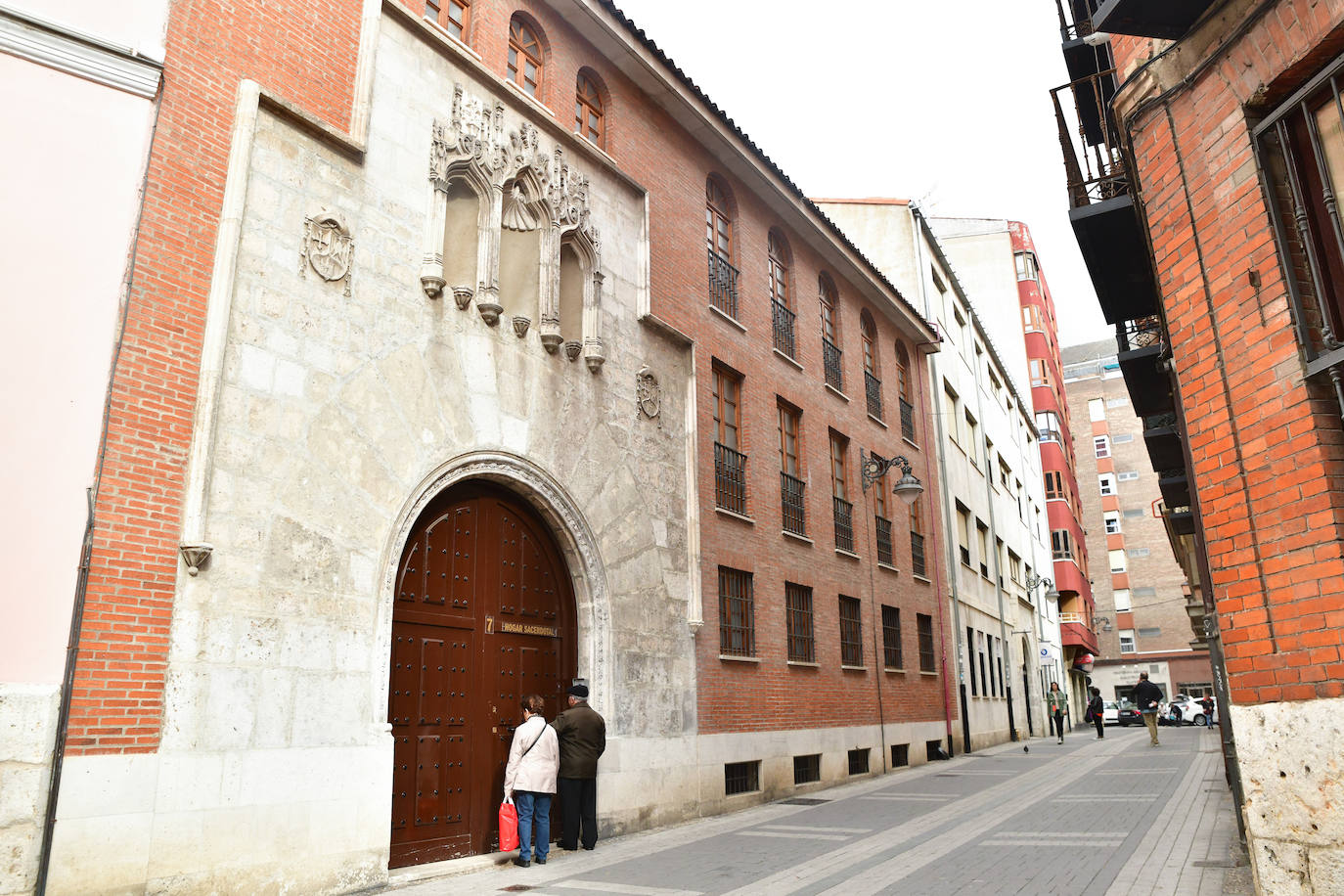 Un paseo en imágenes por la calle San Juan de Dios