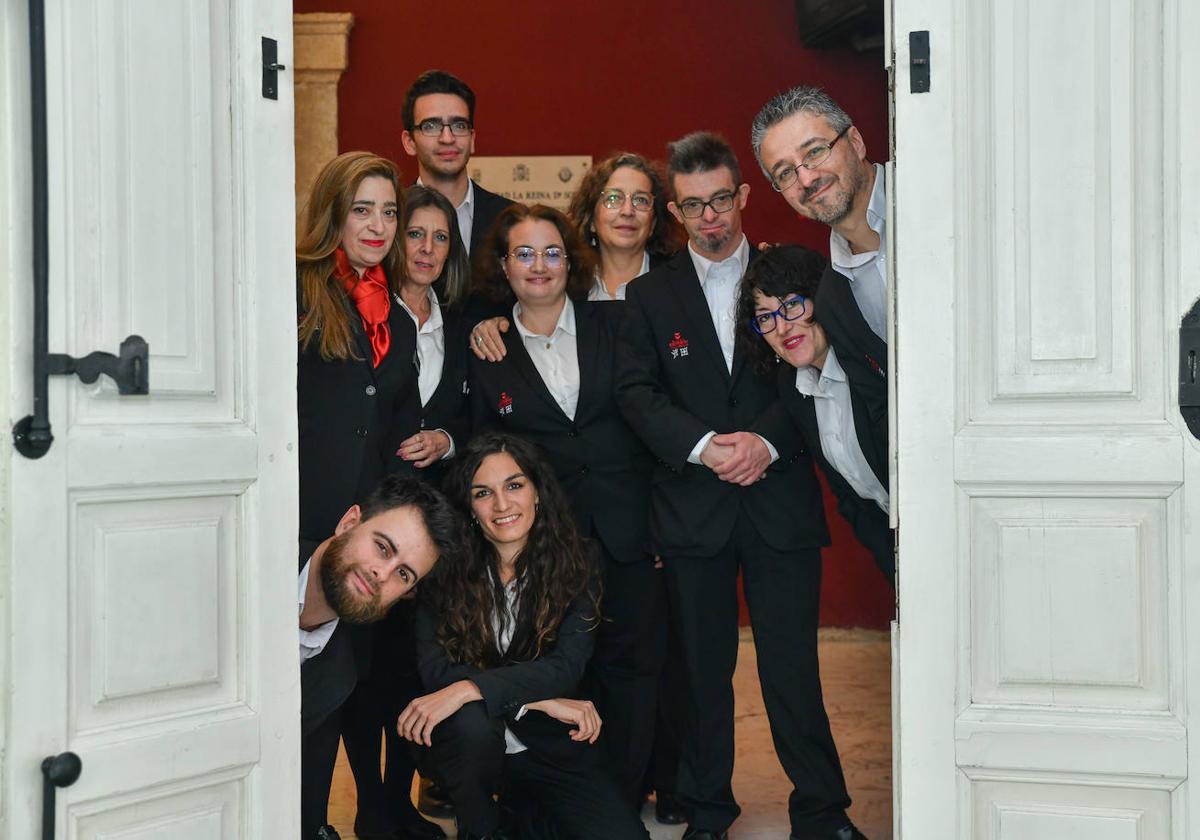 Parte del equipo de acomodadores del Teatro Calderón.