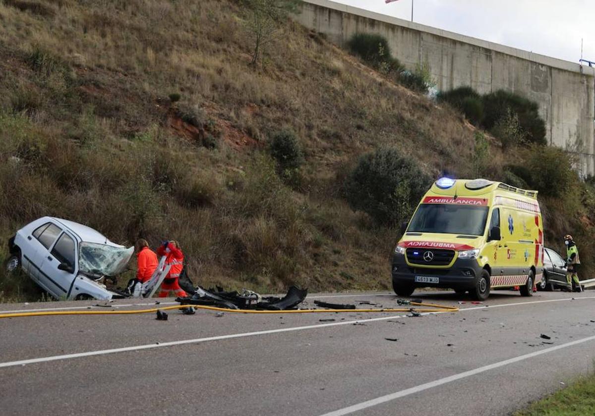 Muere un joven en una colisión frontal entre dos turismos en La Hiniesta