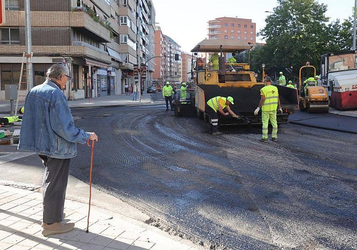 Asfaltado tras las obras de la Red de Calor en la Huerta de Guadián.