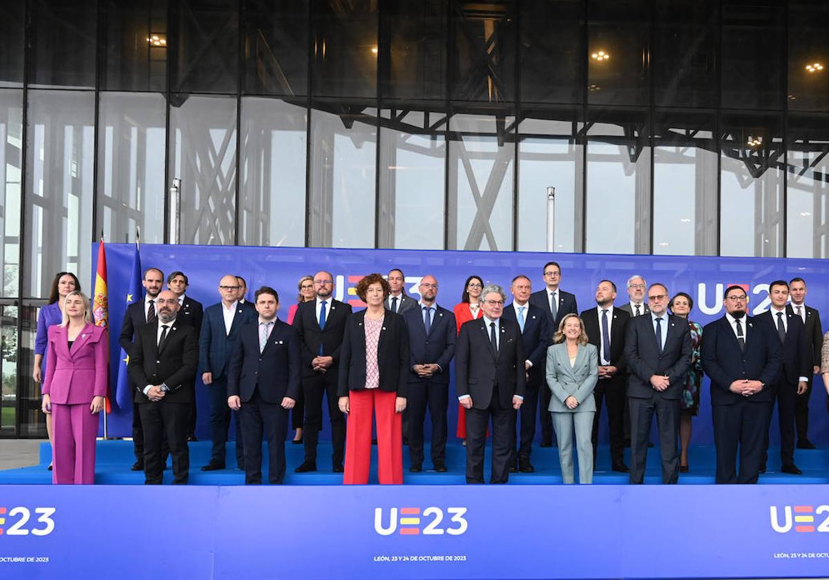 Foto de familia tras la reunión informal ministerial de Telecomunicaciones el martes pasado en León