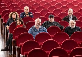 De atrás a adelante y de izquierda a derecha; José Manuel López Meliá, Conxita Casanovas, Mikel Gurpegui, Angélica Tanarro, Miguel Anxo Fernández, Jon Apaolaza y Boquerini.