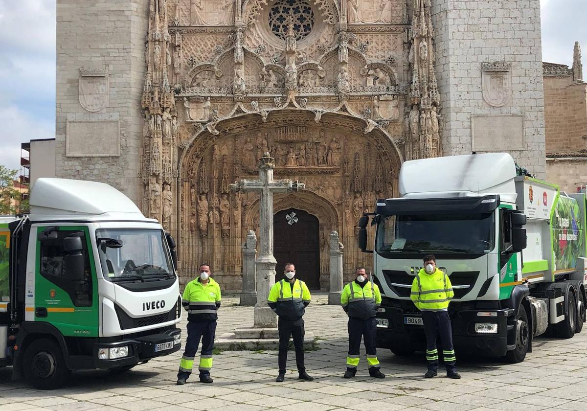 Trabajadores y vehículos de FCC Medio Ambiente en Valladolid.