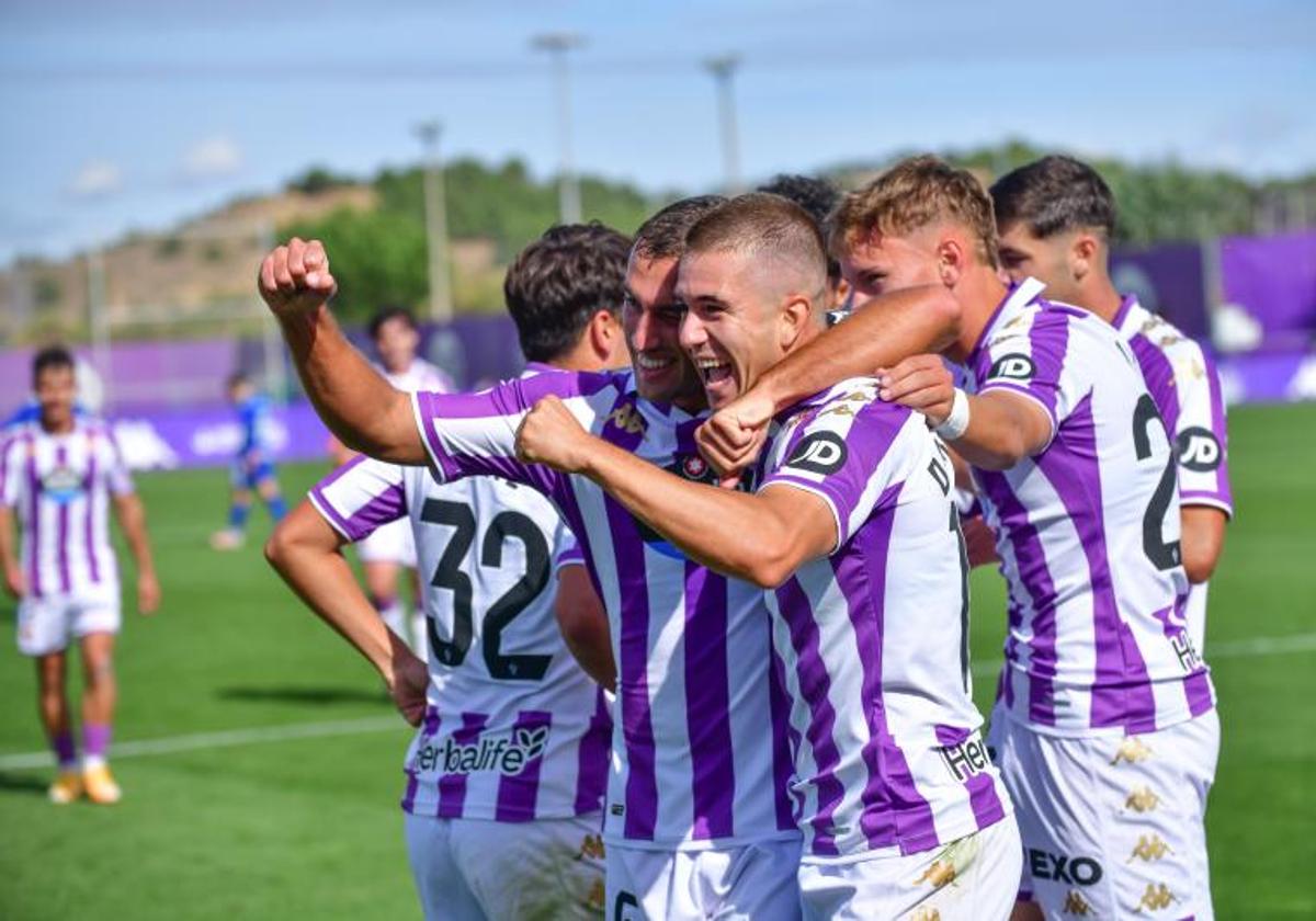 Los jugadores del Promesas celebran el triunfo ante el Covadonga