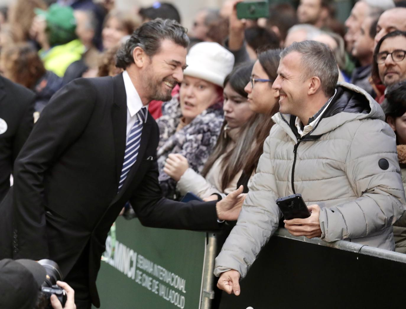 Julio Medem, director y productor español, saluda a los fans.