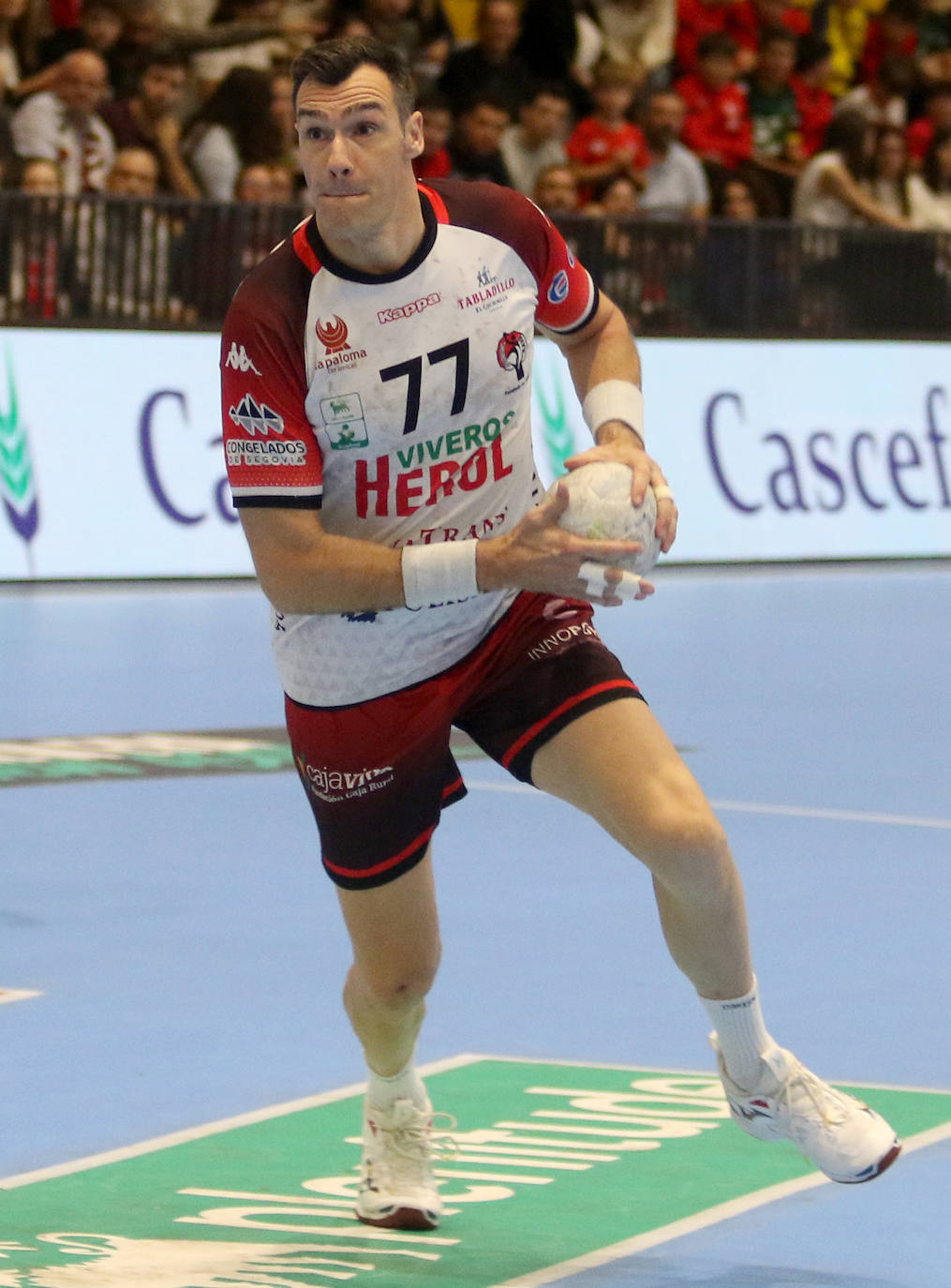 Balonmano Nava tutea al Barcelona