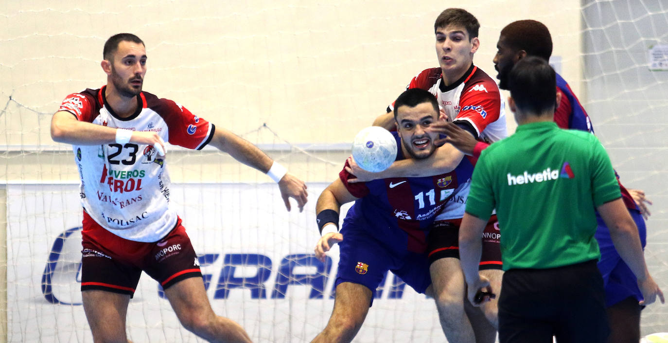 Balonmano Nava tutea al Barcelona