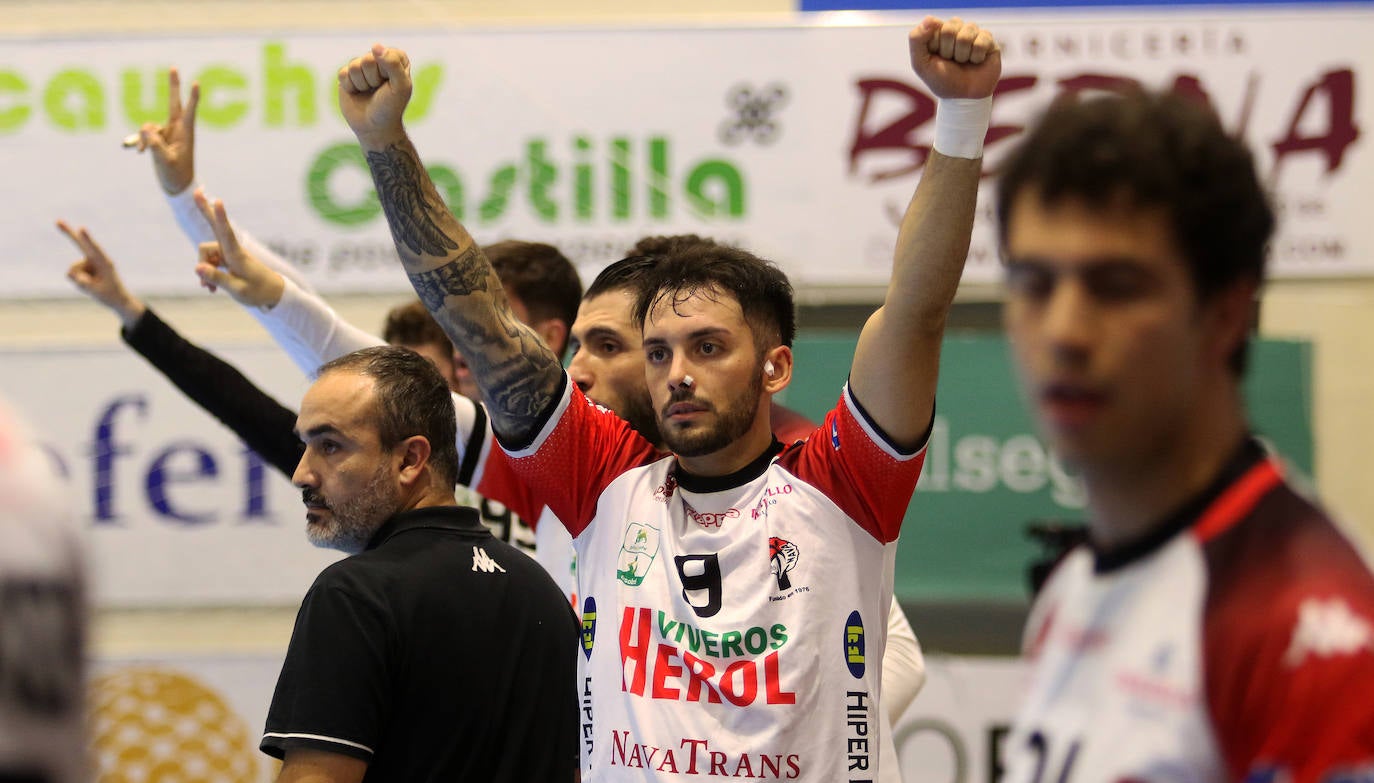 Balonmano Nava tutea al Barcelona