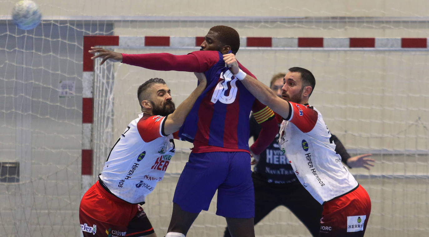 Balonmano Nava tutea al Barcelona