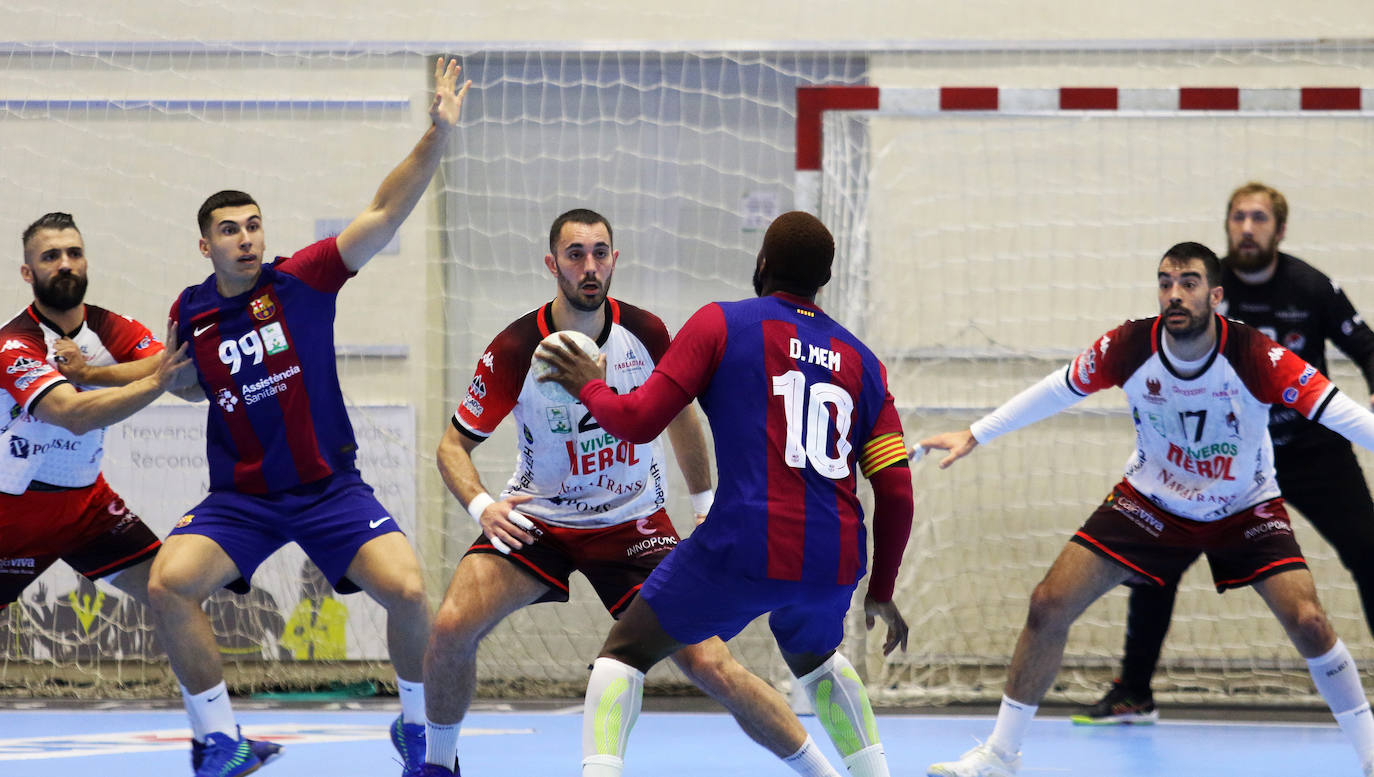 Balonmano Nava tutea al Barcelona