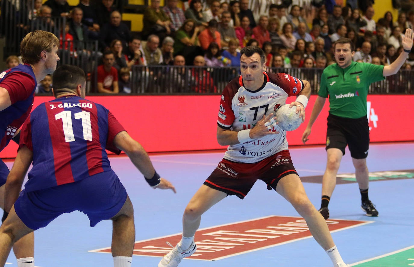 Balonmano Nava tutea al Barcelona