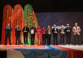 Los premiados de la gala de clausura sobre el escenario del Teatro Calderón de Valladolid.