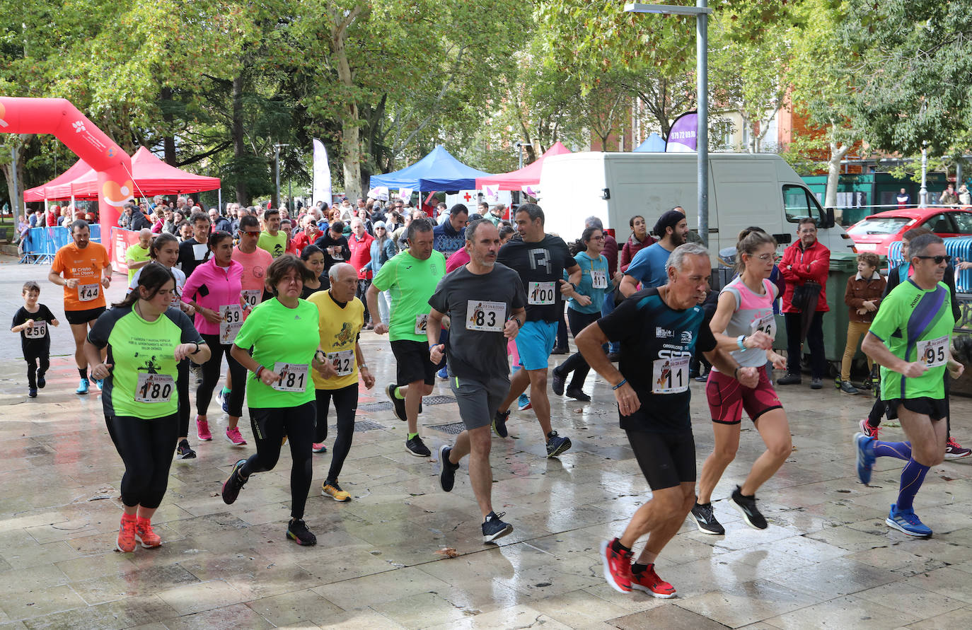 Los palentinos participan en la carrera sin alcohol bajo la lluvia