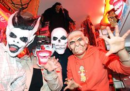 Varias personas disfrazadas con motivo de Halloween en una imagen de archivo