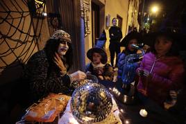 Las imágenes de la noche de Halloween en el barrio Girón