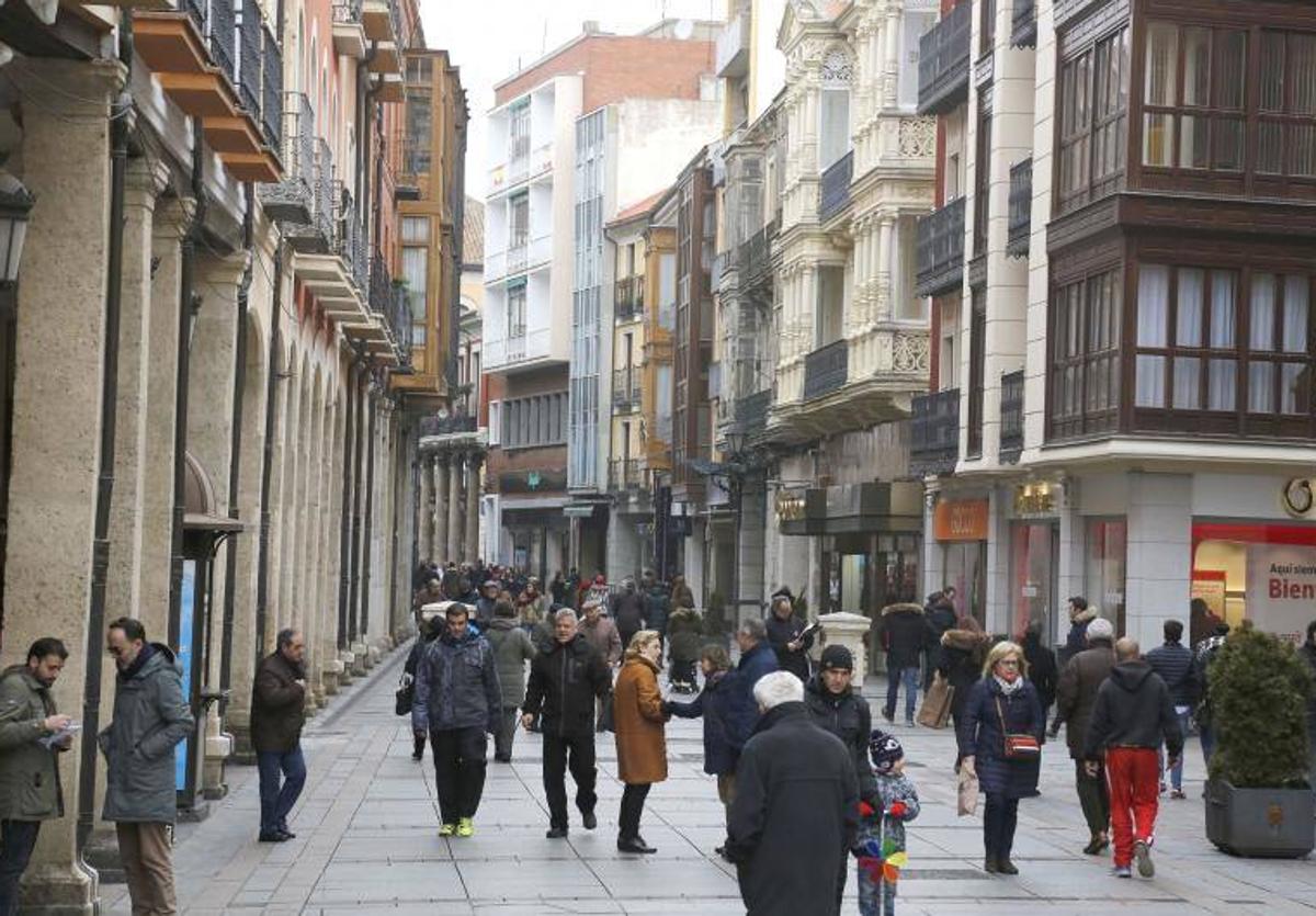 Calle Mayor de Palencia, una de las zonas con rentas más elevadas.