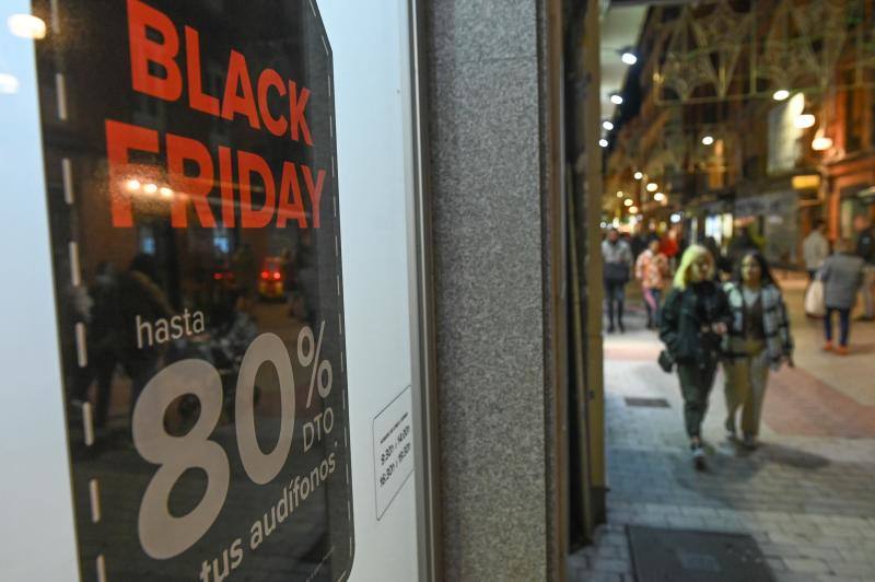 Cartel de descuentos del Black Friday en Valladolid el año pasado.