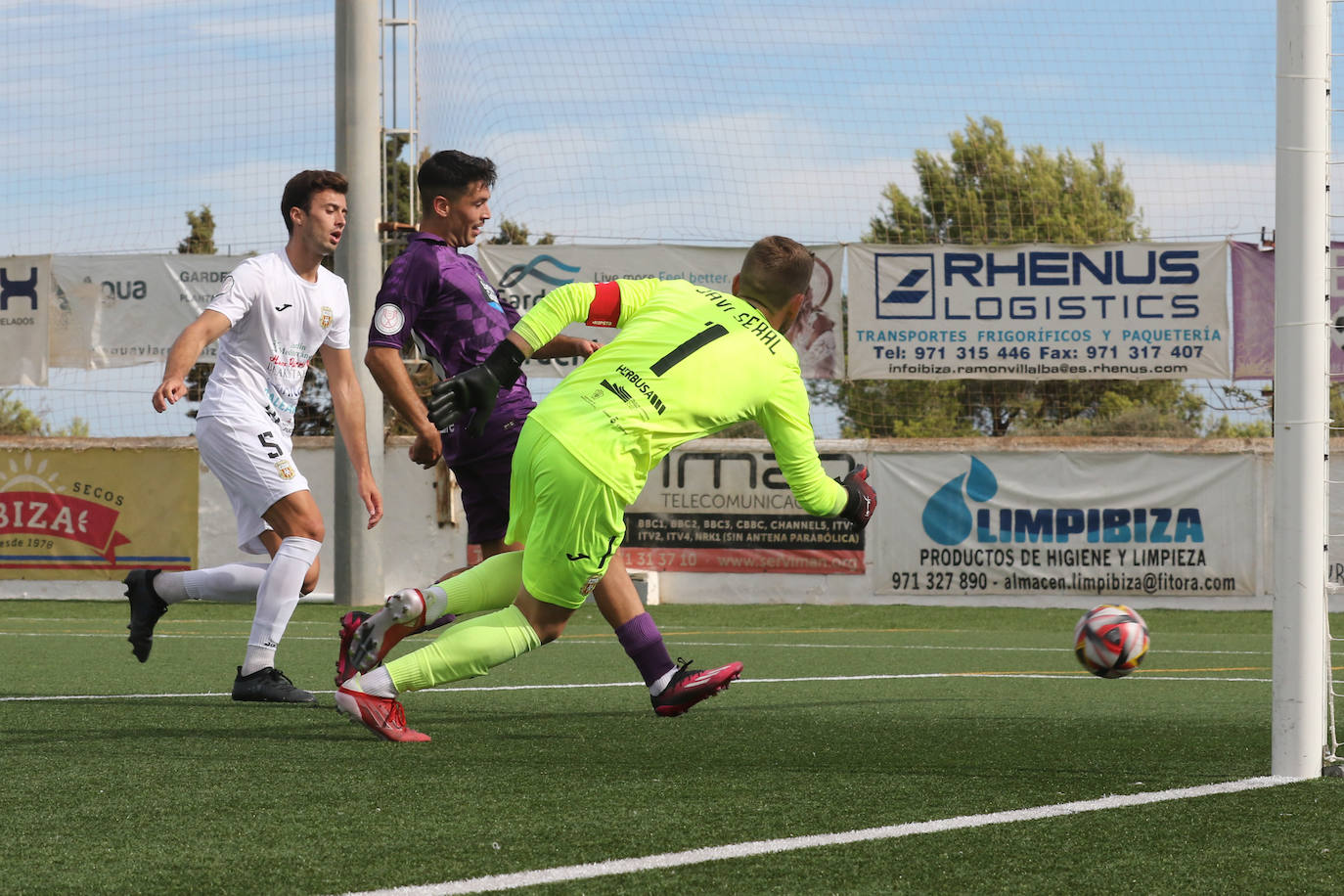 El partido entre el Real Valladolid y la Peña Deportiva, en imágenes