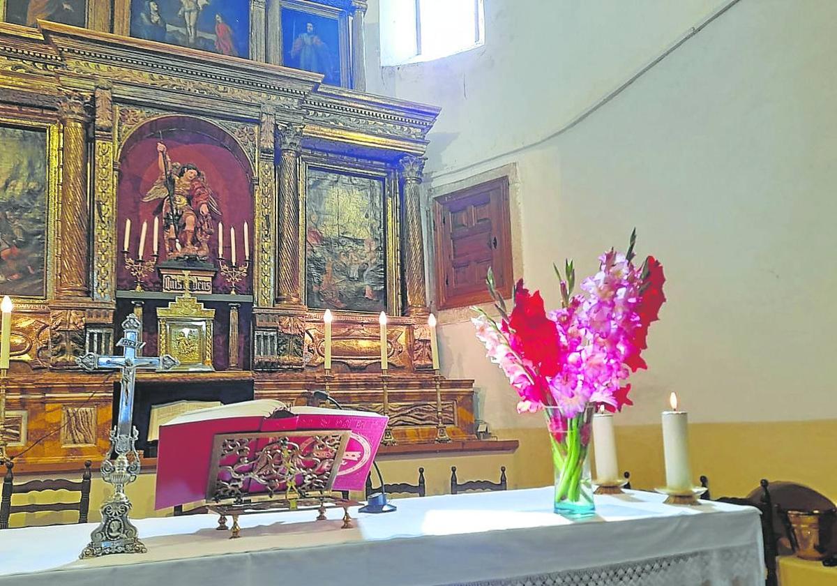 Altar mayor de la iglesia de Arcones.