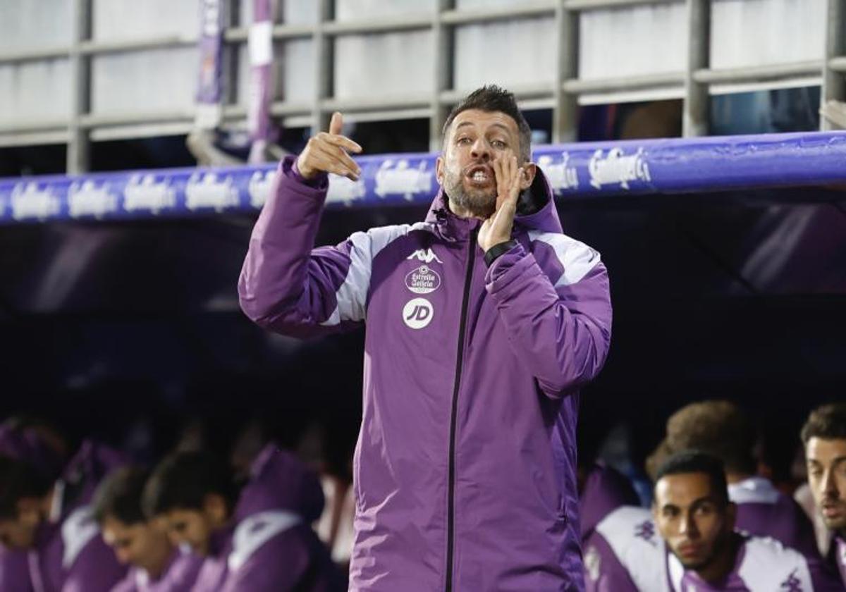 Pezzolano, durante el último Eibar-Real Valladolid.