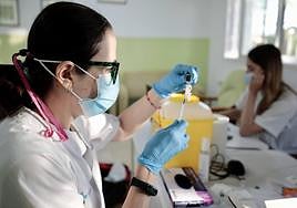 Vacunación de covid y gripe en la residencia El Villar de Laguna de Duero, Valladolid