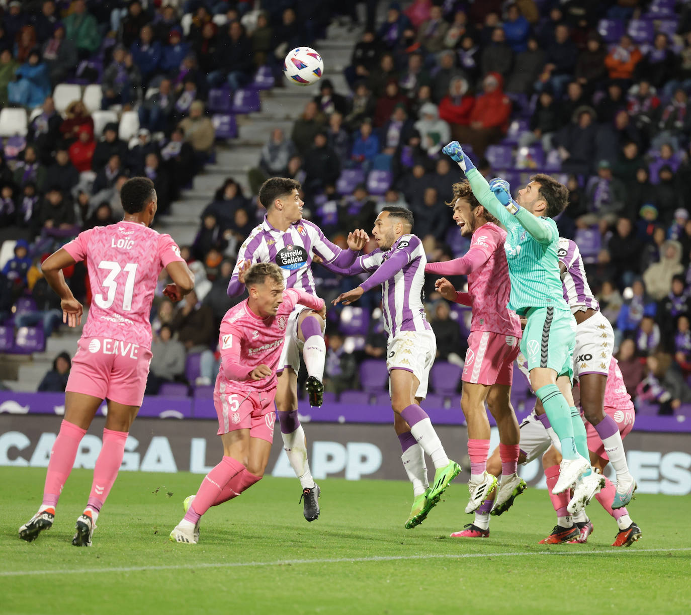 El partido entre el Real Valladolid y el Tenerife, en imágenes